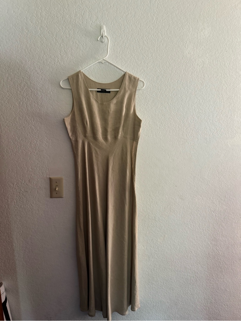 Banana Republic Beige Maxi Dress - Sleeveless Scoop Neck